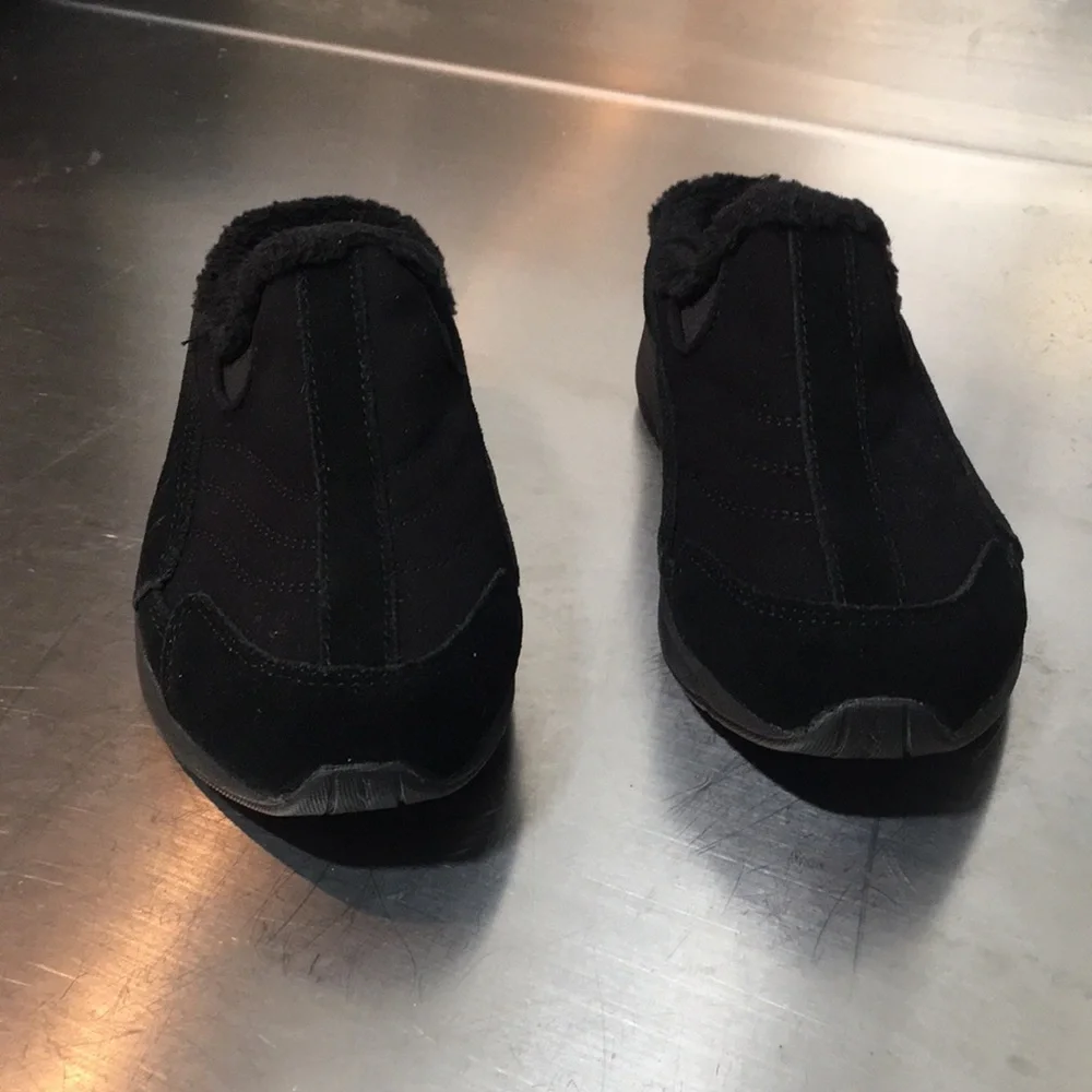 New Woman’s Easy Spirit Black Slip-On Faux Fur Lined‎ Comfort Mules